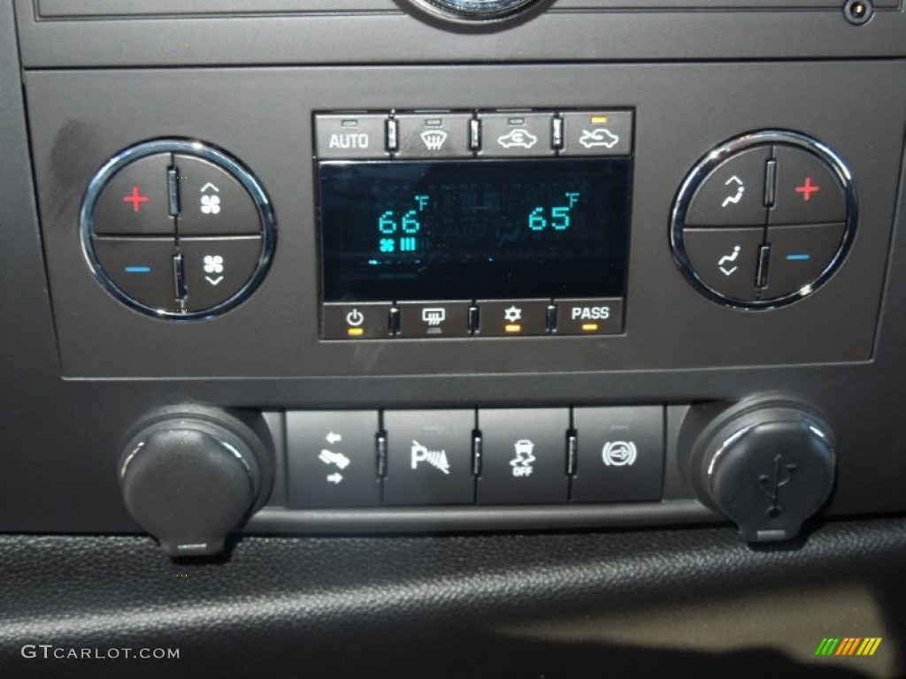 2013 Chevrolet Silverado 2500HD LT Extended Cab 4x4 Controls Photo #76245464