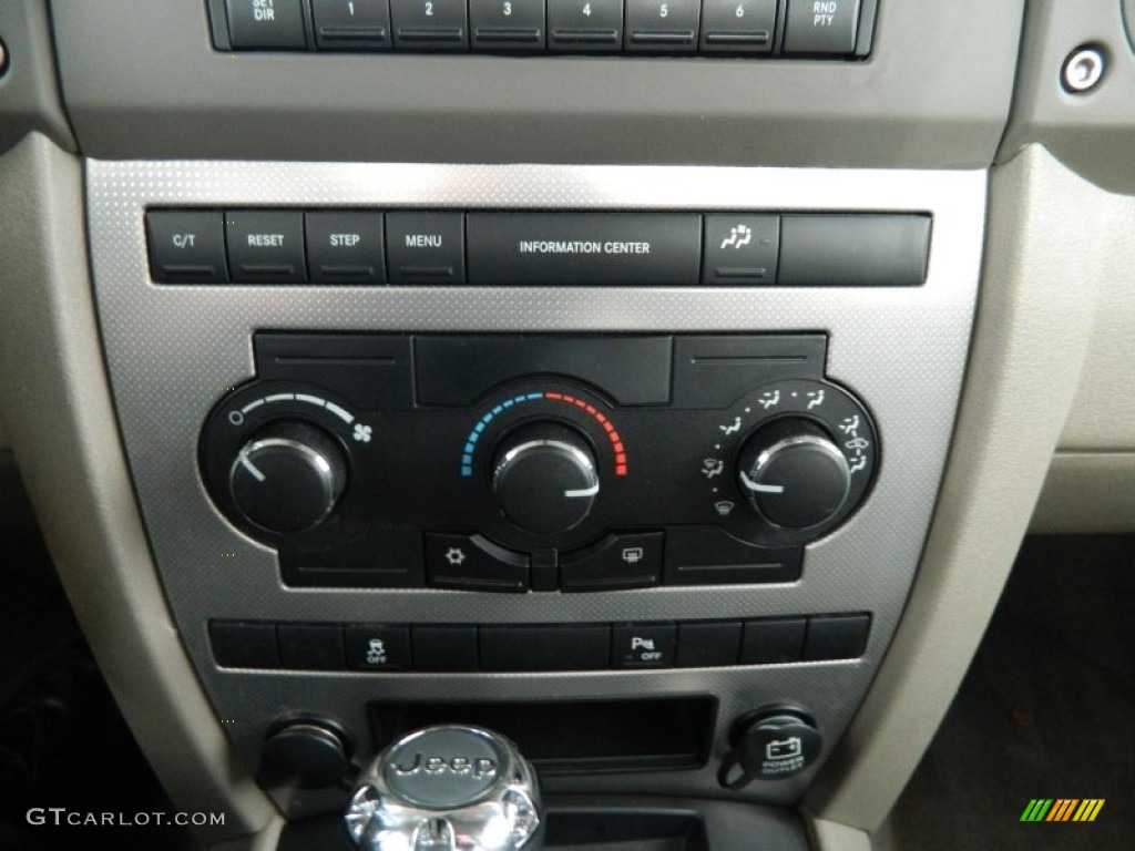 2007 Jeep Commander Sport Controls Photo #76245706