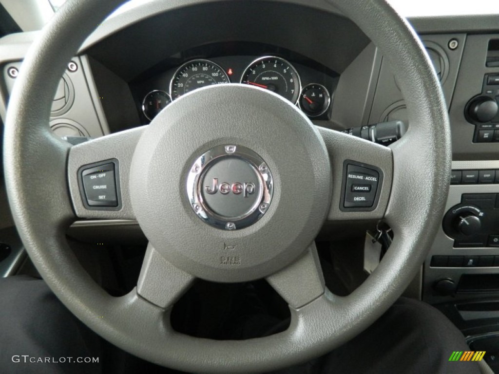 2007 Jeep Commander Sport Dark Khaki/Light Graystone Steering Wheel Photo #76245767
