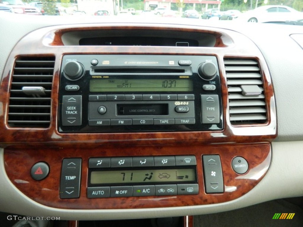 2004 Toyota Camry XLE V6 Controls Photos