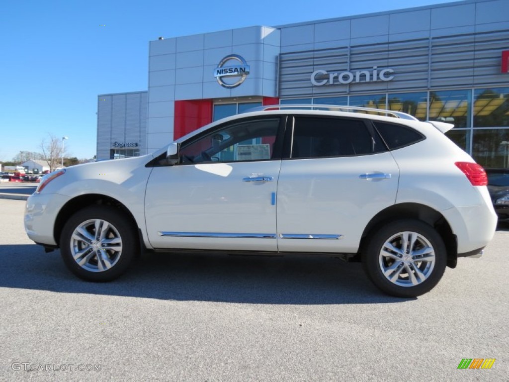 2013 Rogue SV - Pearl White / Gray photo #2