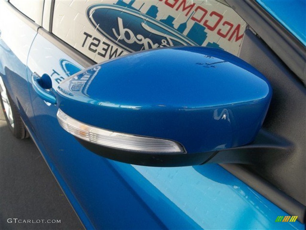 2013 Focus SE Sedan - Blue Candy / Medium Light Stone photo #12