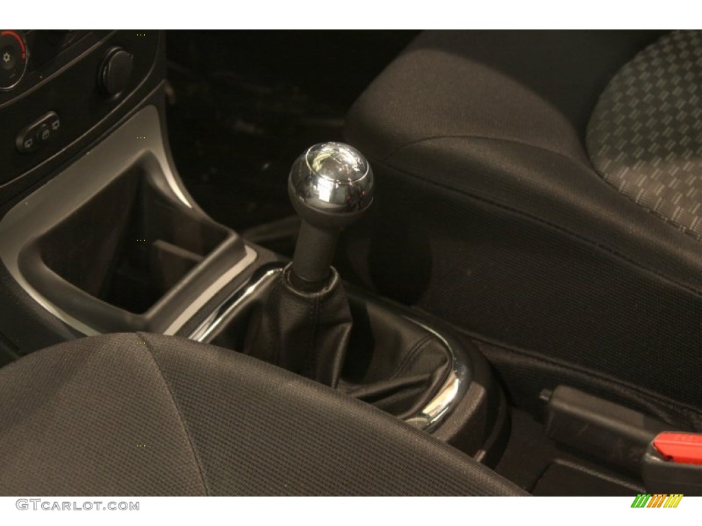 2009 Chevrolet HHR LS Transmission Photos