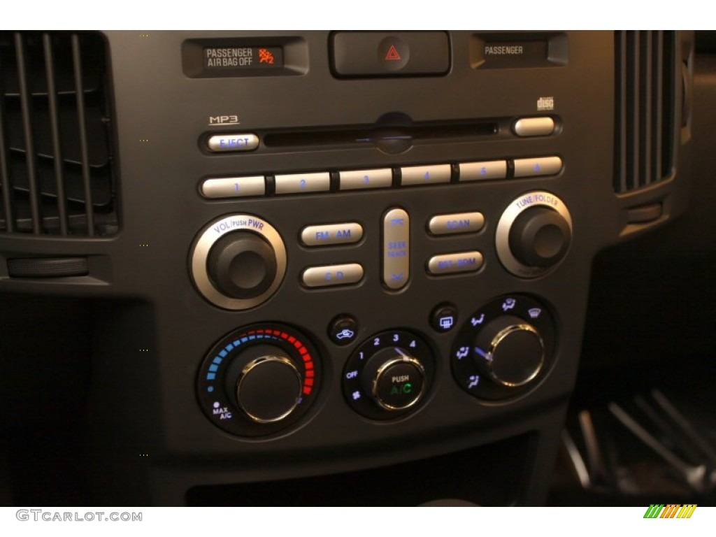 2008 Mitsubishi Endeavor LS Controls Photo #76252493