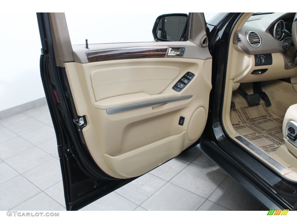 2010 Mercedes-Benz ML 350 4Matic Cashmere Door Panel Photo #76252948