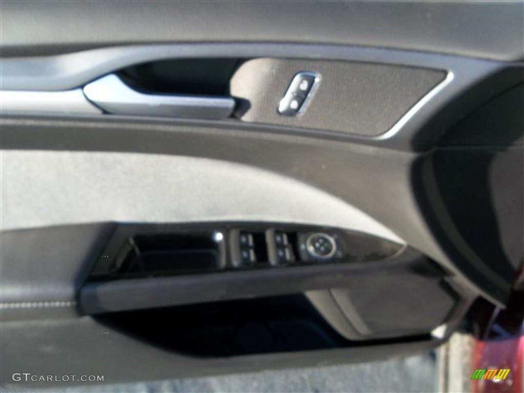 2013 Fusion S - Bordeaux Reserve Red Metallic / Earth Gray photo #17