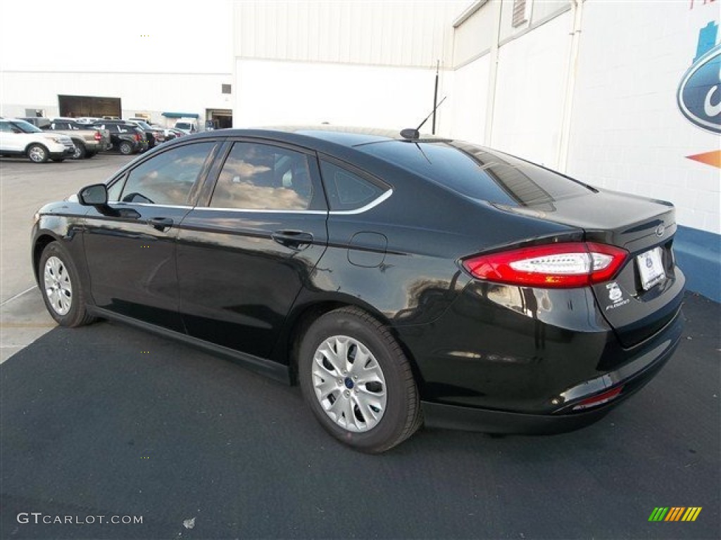 2013 Fusion S - Tuxedo Black Metallic / Earth Gray photo #4