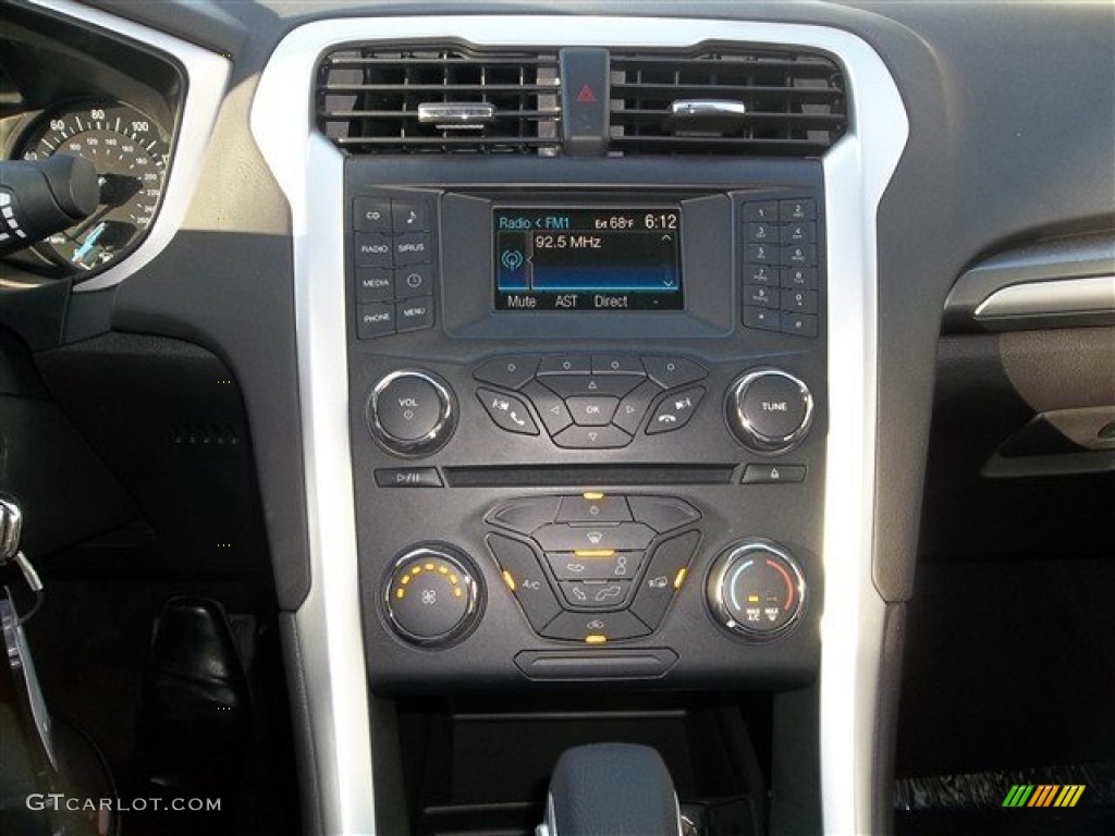 2013 Fusion SE - Sterling Gray Metallic / Charcoal Black photo #49