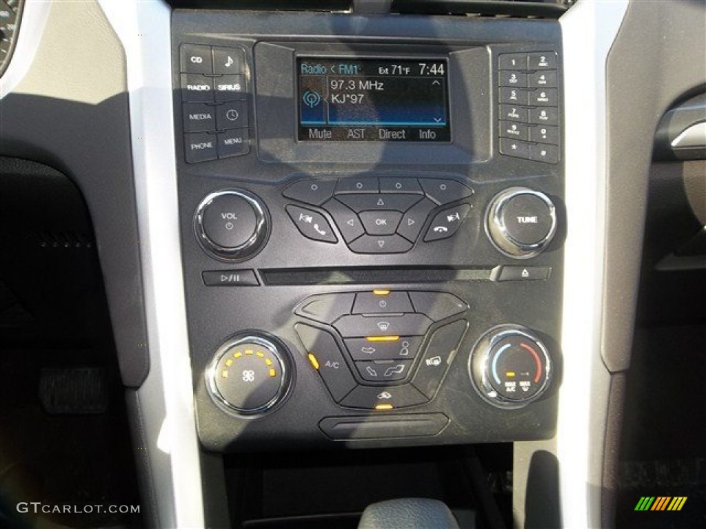 2013 Fusion S - Oxford White / Earth Gray photo #19