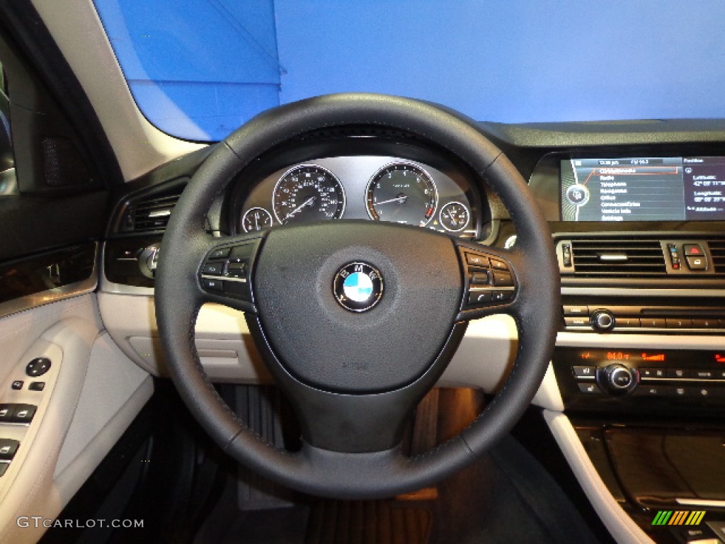 2012 BMW 5 Series 528i xDrive Sedan Oyster/Black Steering Wheel Photo #76259045