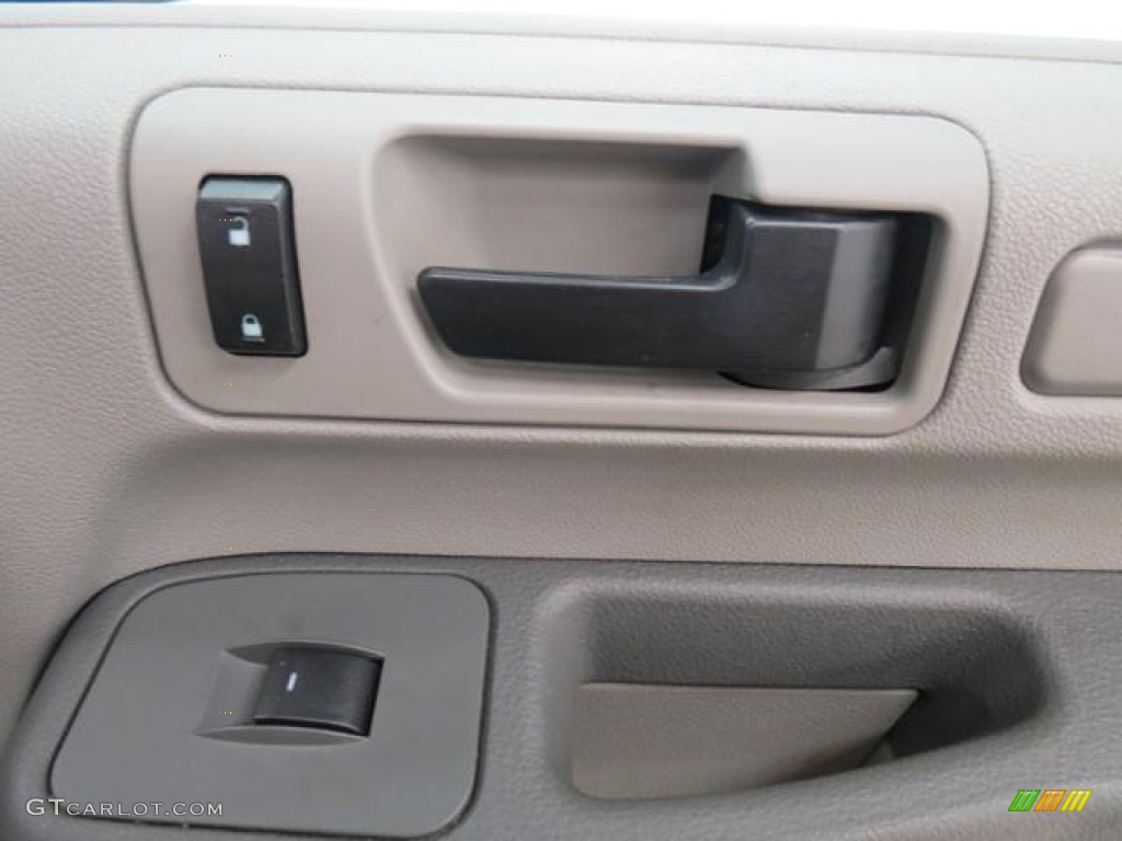2006 Ford Freestar SE Controls Photos