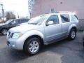 Silver Lightning - Pathfinder SE 4x4 Photo No. 3