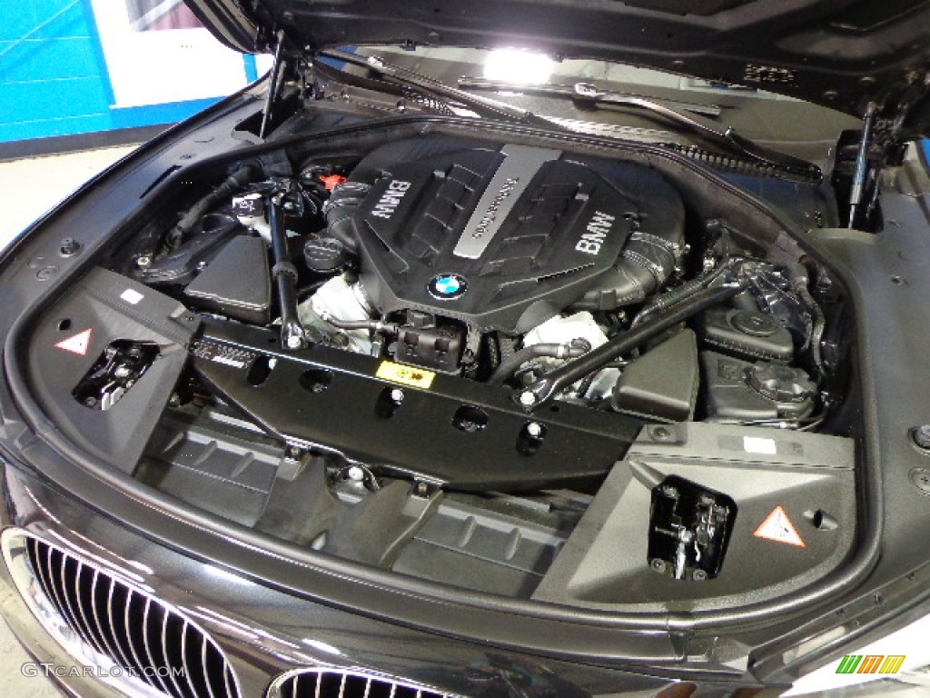 2012 BMW 7 Series ActiveHybrid 750i Sedan Engine Photos