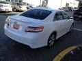 Super White - Camry SE Photo No. 6