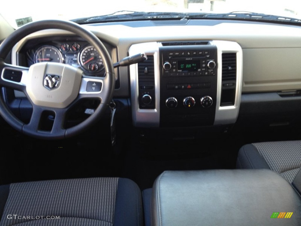 2011 Ram 1500 SLT Quad Cab 4x4 - Brilliant Black Crystal Pearl / Dark Slate Gray/Medium Graystone photo #13