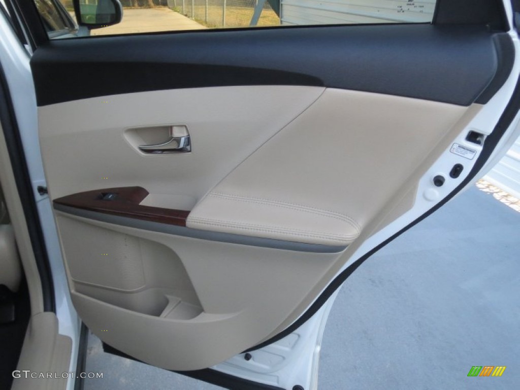 2010 Toyota Venza I4 Ivory Door Panel Photo #76268570