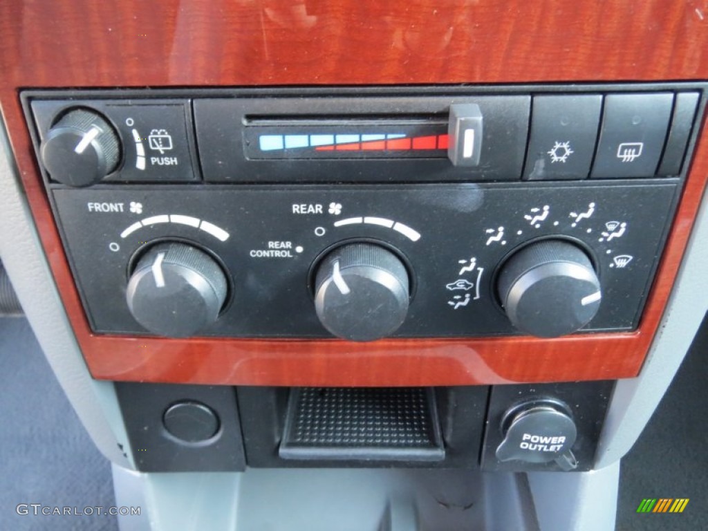 2006 Dodge Durango SLT Controls Photos