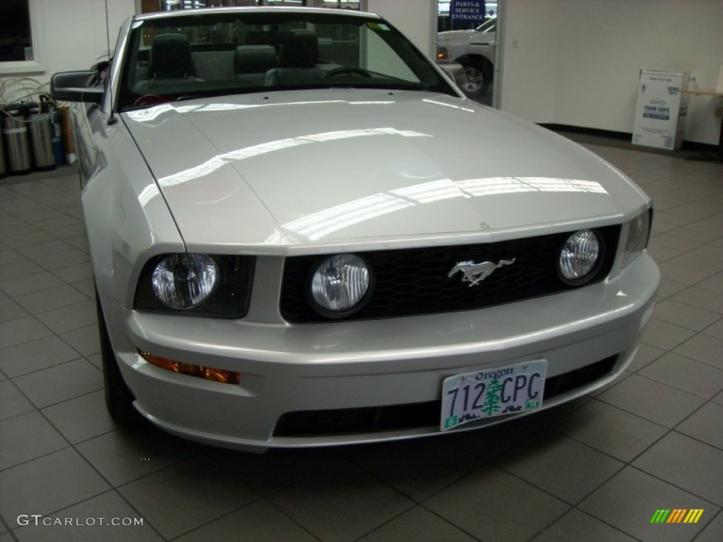 2006 Mustang GT Premium Convertible - Satin Silver Metallic / Dark Charcoal photo #3