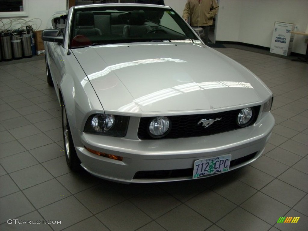 2006 Mustang GT Premium Convertible - Satin Silver Metallic / Dark Charcoal photo #4
