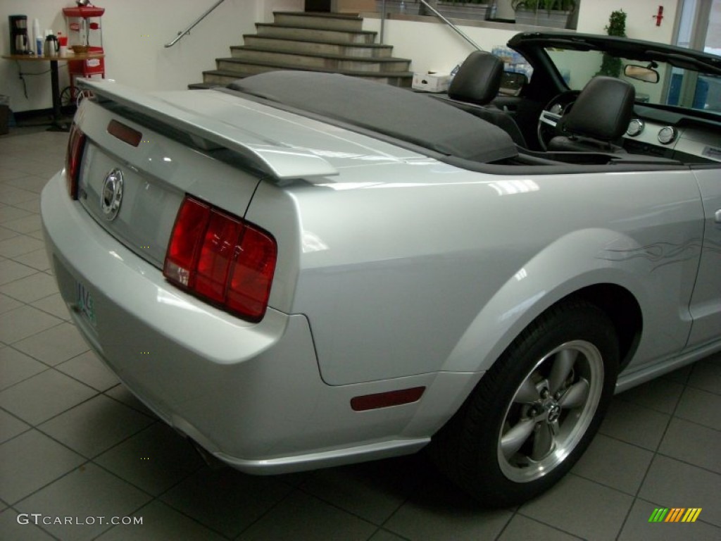2006 Mustang GT Premium Convertible - Satin Silver Metallic / Dark Charcoal photo #14