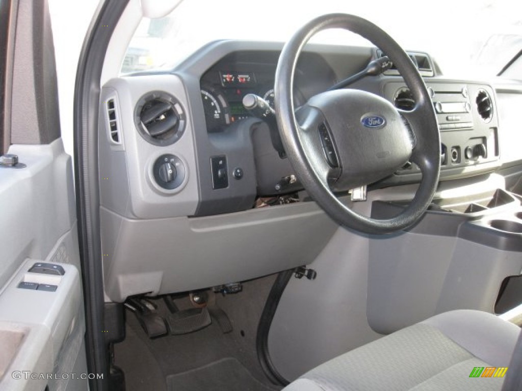 2009 Ford E Series Van E350 Super Duty XLT Passenger Dashboard Photos