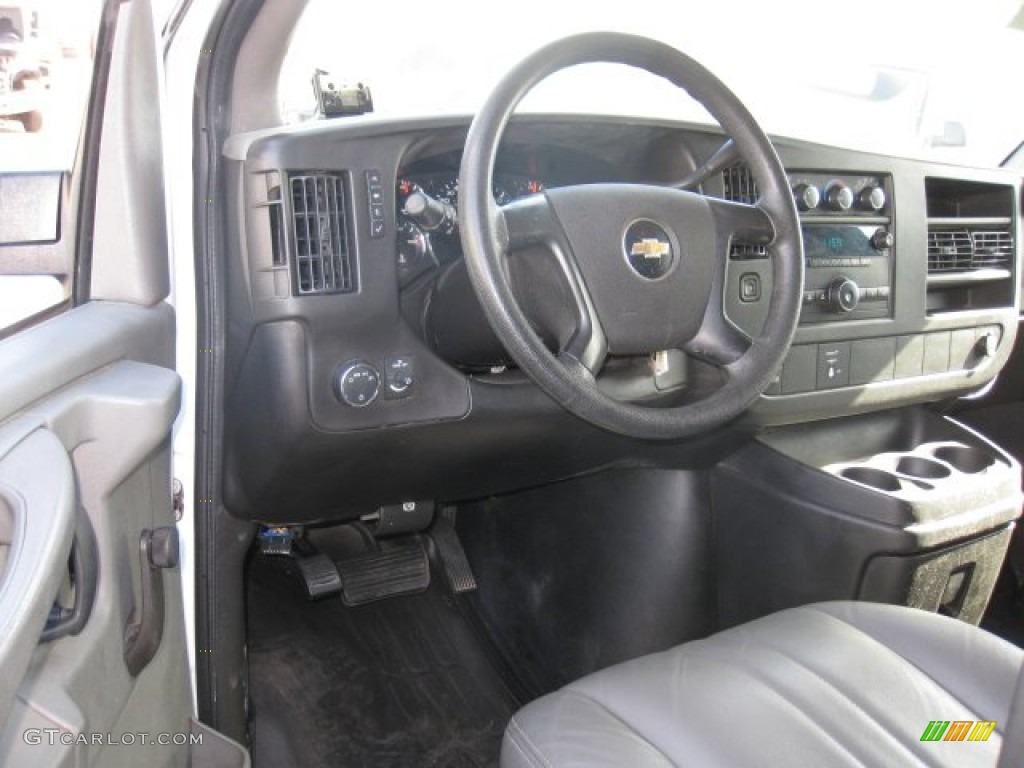 2009 Chevrolet Express 2500 Cargo Van Medium Pewter Dashboard Photo #76273952