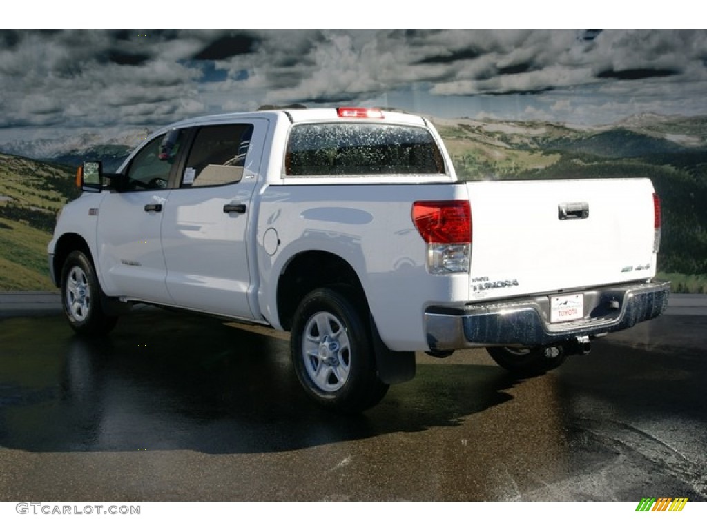 2013 Tundra CrewMax 4x4 - Super White / Graphite photo #2