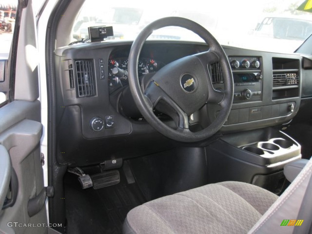 2009 Chevrolet Express 1500 Cargo Van Medium Pewter Dashboard Photo #76274059