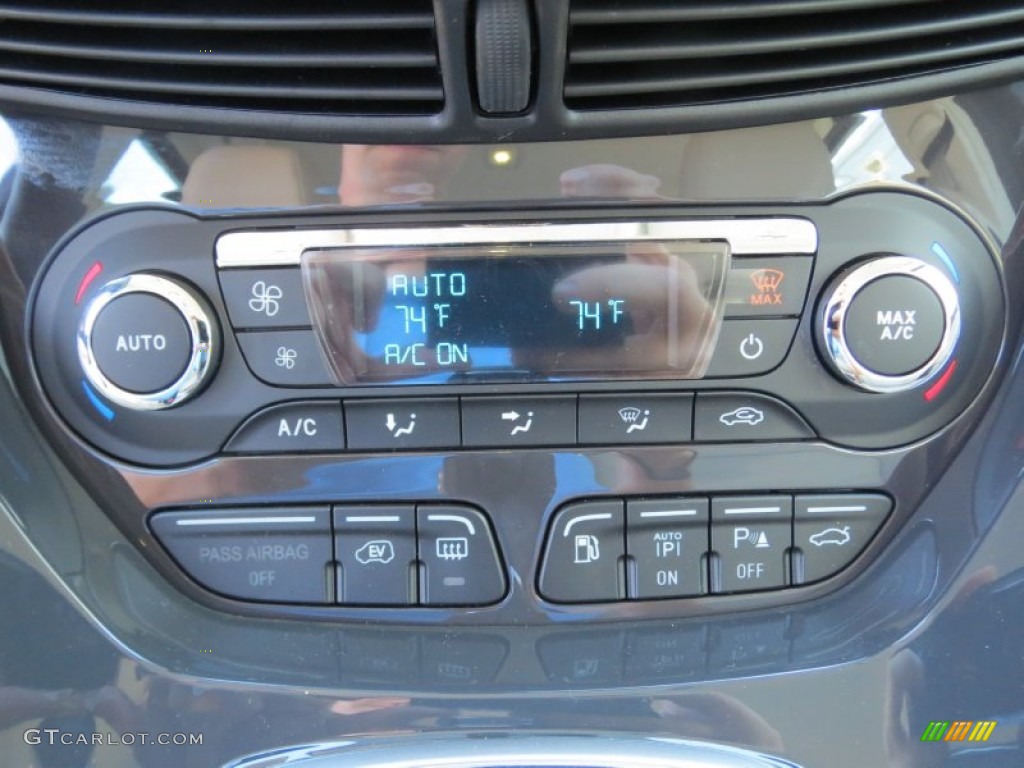 2013 Ford C-Max Energi Controls Photo #76274381