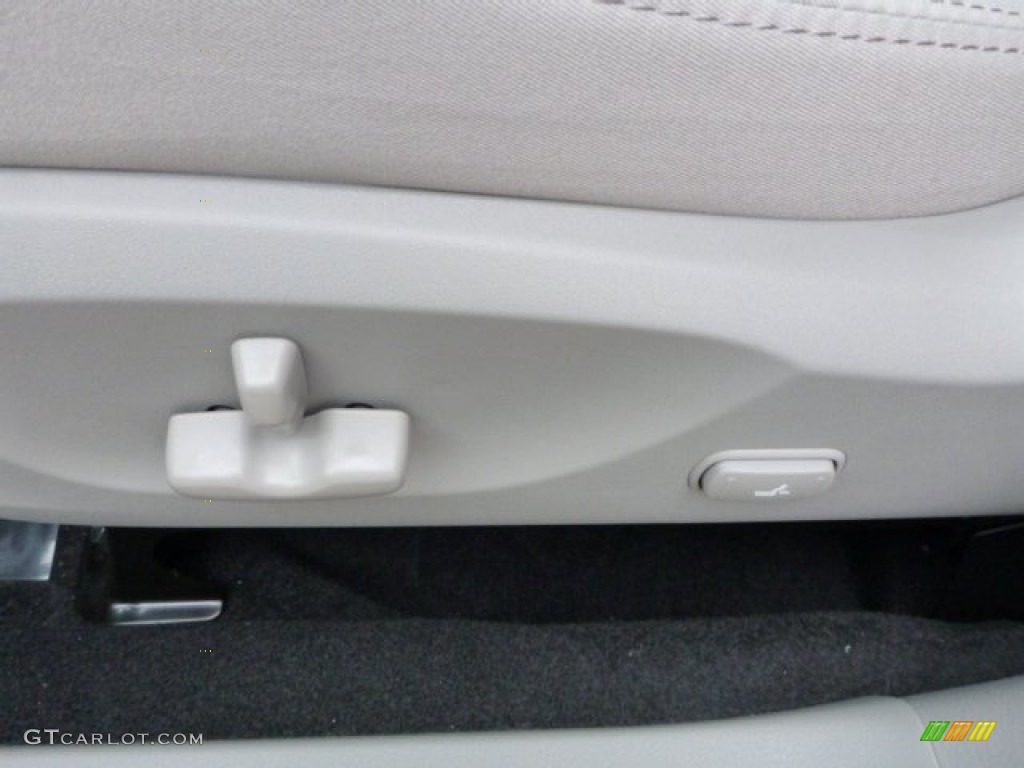 2013 Forester 2.5 X Premium - Dark Gray Metallic / Platinum photo #16