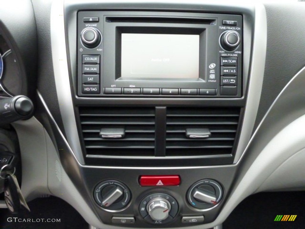 2013 Subaru Forester 2.5 X Premium Controls Photo #76278317