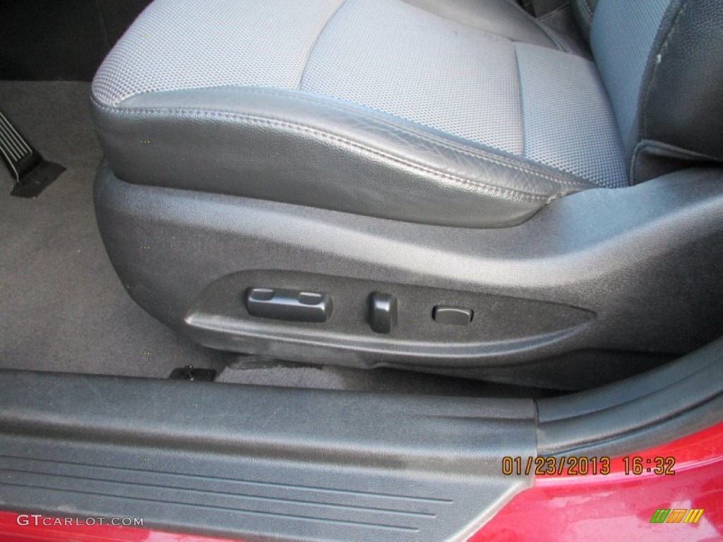 2011 Sonata SE - Venetian Red / Black photo #7