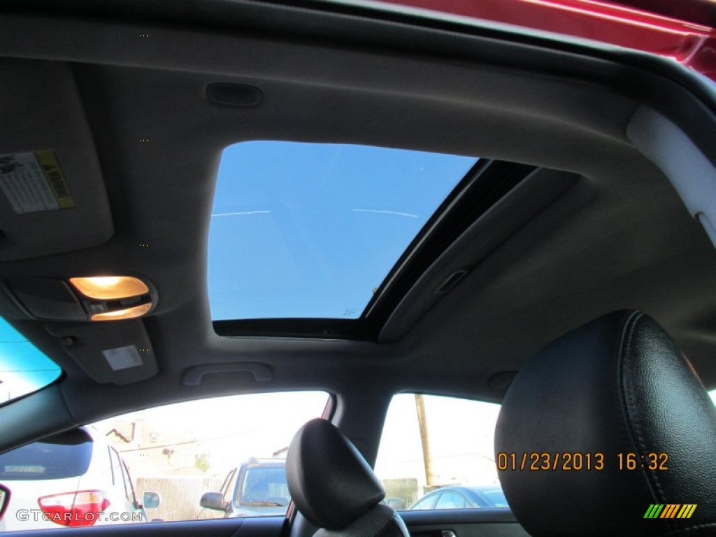 2011 Sonata SE - Venetian Red / Black photo #12