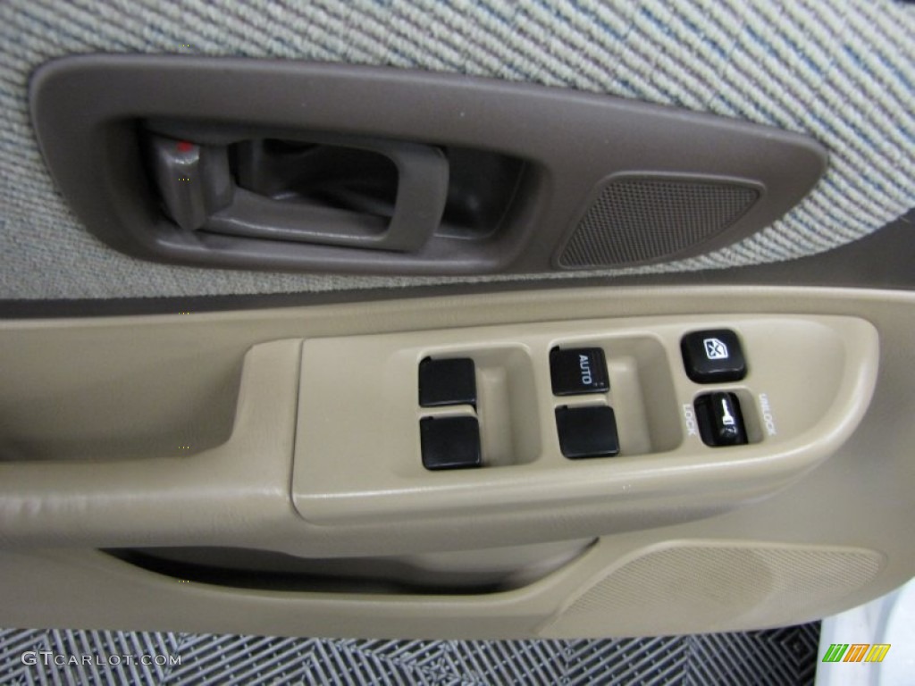2000 Subaru Impreza L Sedan Controls Photo #76284636