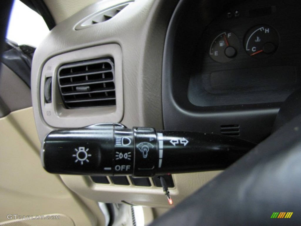 2000 Subaru Impreza L Sedan Controls Photo #76284719