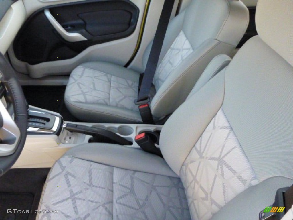 2013 Ford Fiesta SE Sedan Front Seat Photo #76284947