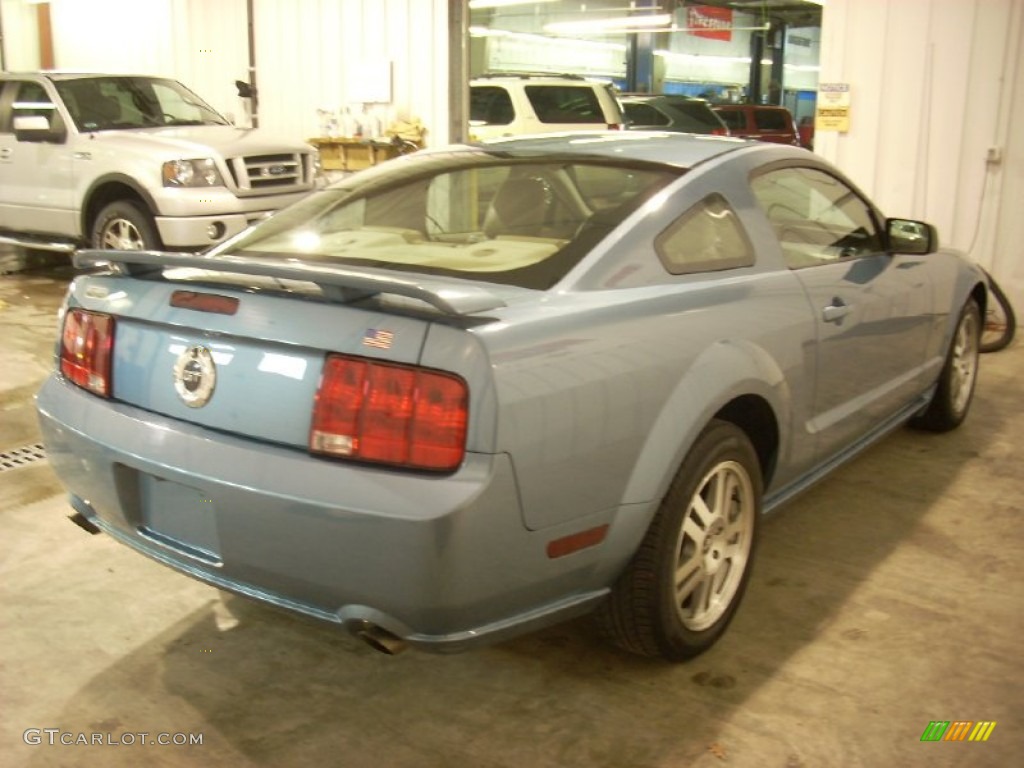 2006 Mustang GT Premium Coupe - Windveil Blue Metallic / Light Parchment photo #11