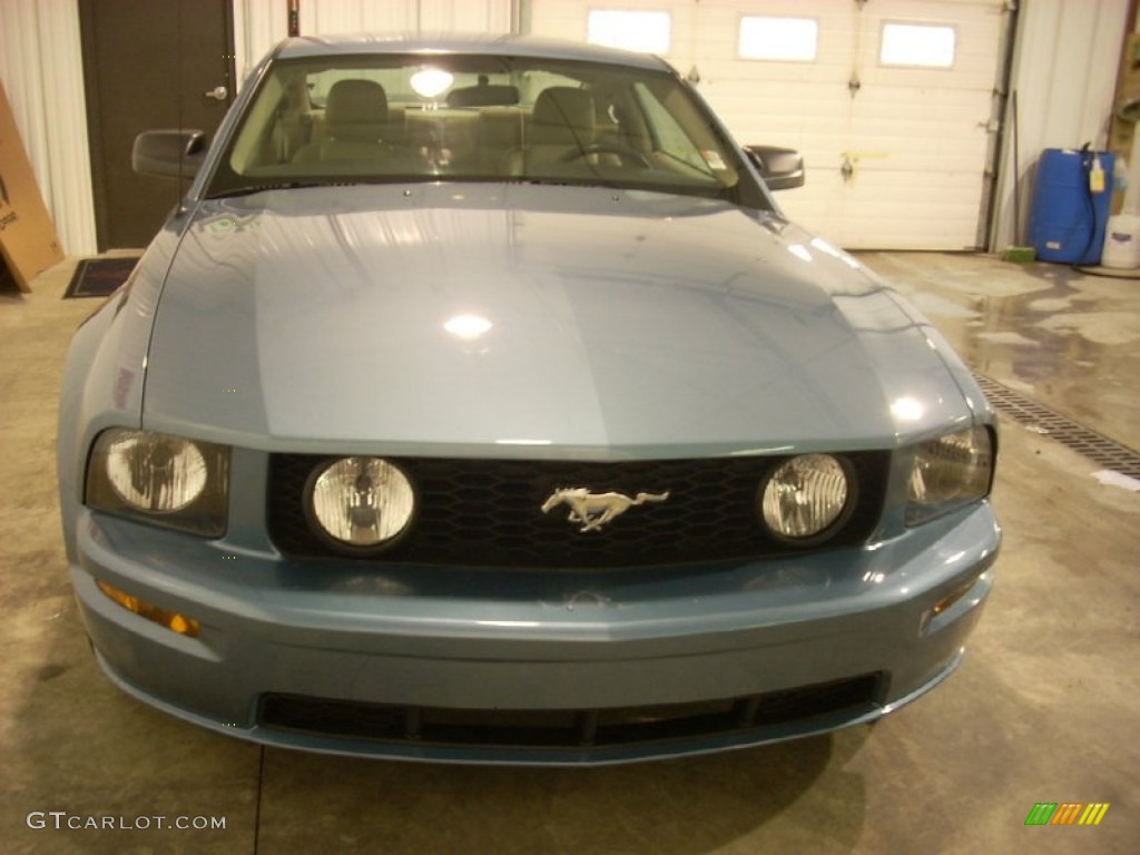 2006 Mustang GT Premium Coupe - Windveil Blue Metallic / Light Parchment photo #16