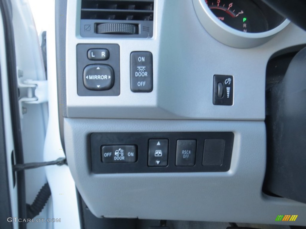 2007 Tundra SR5 CrewMax - Super White / Graphite Gray photo #42