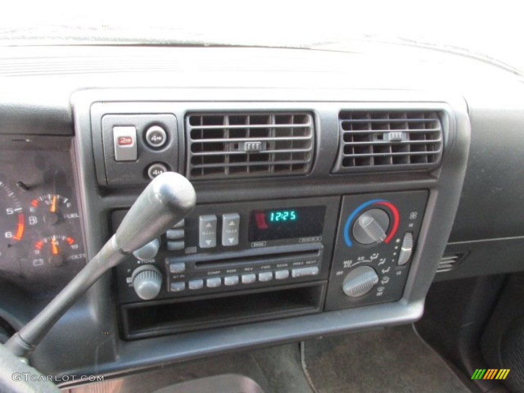 1996 GMC Jimmy SLT 4x4 Controls Photo #76290515