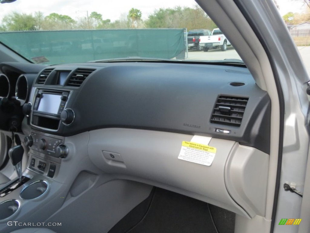 2013 Highlander SE - Classic Silver Metallic / Ash photo #15