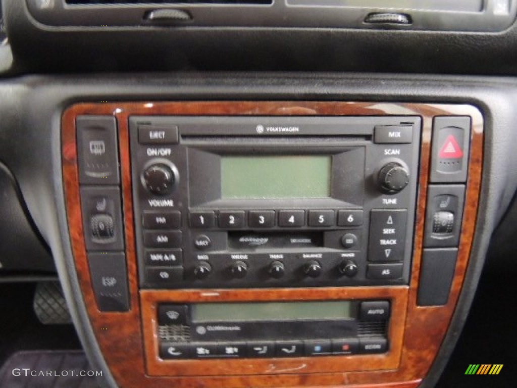 2004 Volkswagen Passat GLX 4Motion Wagon Controls Photo #76300201