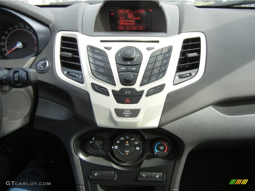 2013 Ford Fiesta Titanium Sedan Controls Photo #76303402