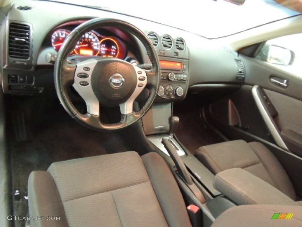 2009 Altima 3.5 SE Coupe - Code Red Metallic / Charcoal photo #19
