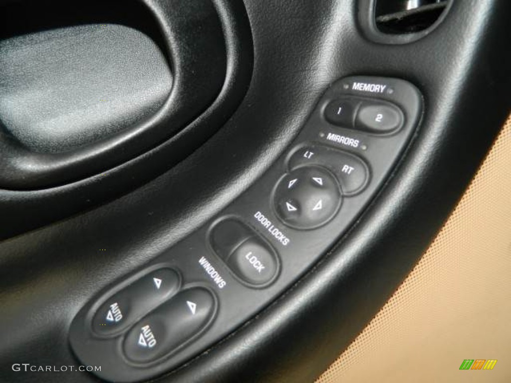 2004 Chevrolet Corvette Convertible Controls Photo #76307589
