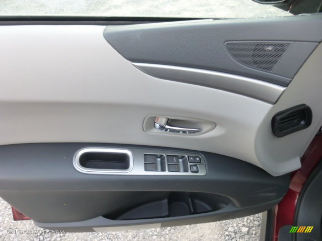 2013 Subaru Tribeca 3.6R Limited Door Panel Photos