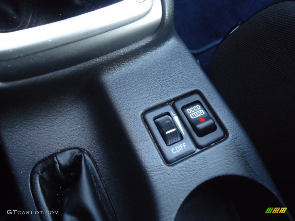 2005 Subaru Impreza WRX STi Controls Photo #76308954