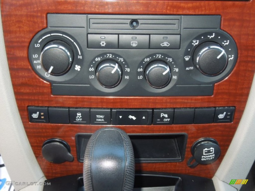 2007 Jeep Grand Cherokee Limited 4x4 Controls Photo #76315014