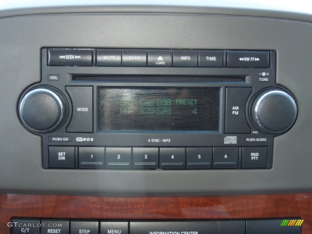 2007 Jeep Grand Cherokee Limited 4x4 Audio System Photo #76315032
