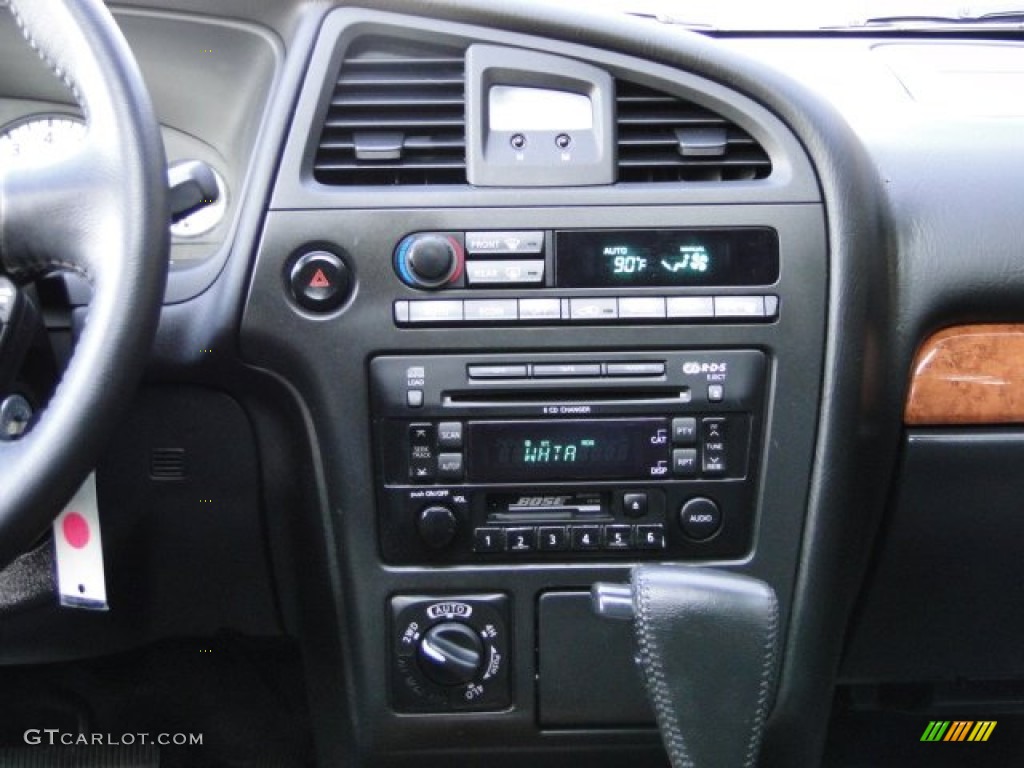 2003 Nissan Pathfinder LE 4x4 Controls Photo #76317906